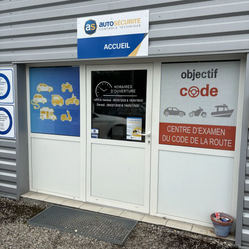 Vitrophanie et signalétique de façade pour Objectif Code, centre d'examen du code de la route