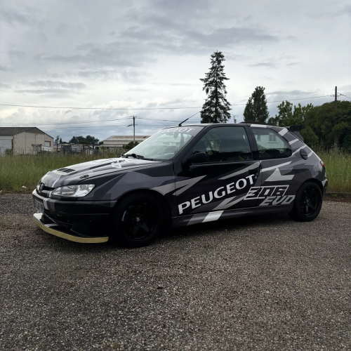 overing racing noir et gris sur Peugeot de compétition en Lot-et-Garonne