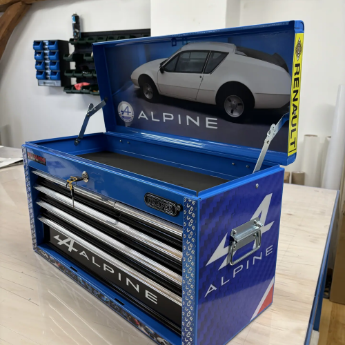 Servante d'atelier personnalisée en covering aux couleurs Alpine Renault